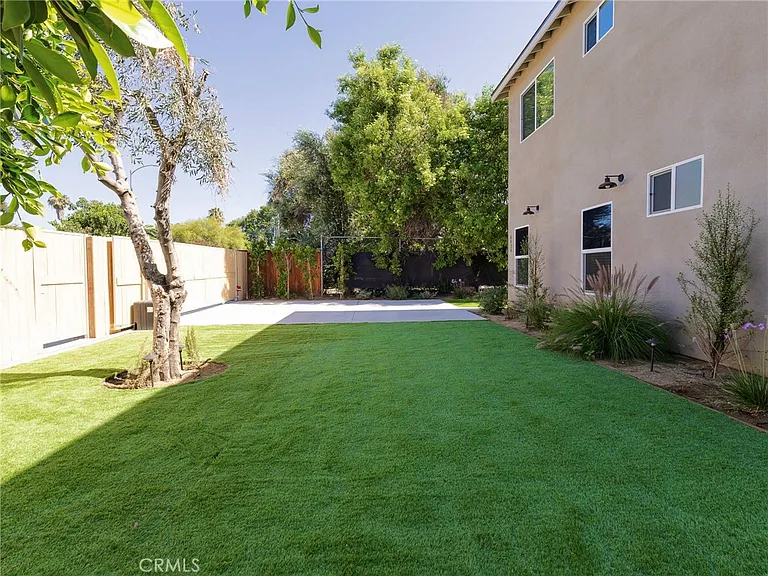 8434 Gothic St — Photo 26