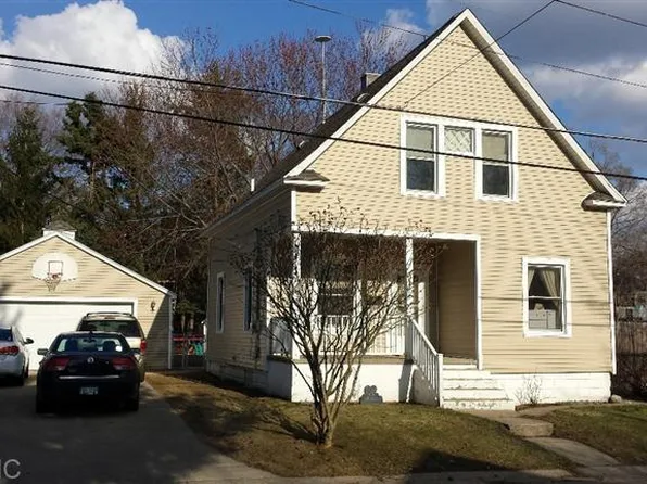 2052 Galewood Ave SW, Wyoming, MI 49509