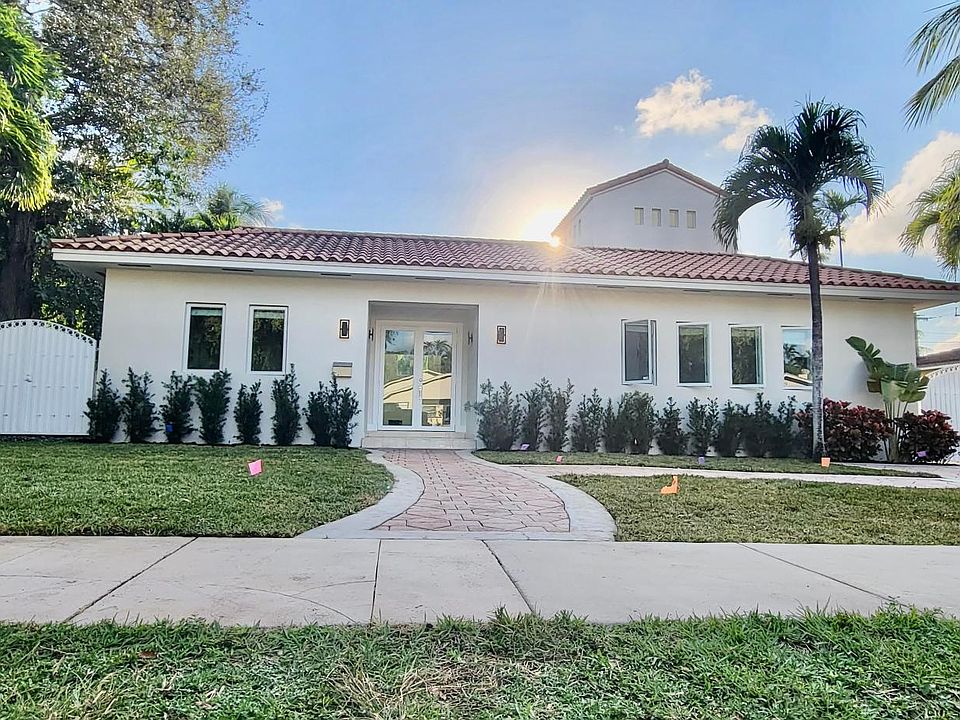 1st image of 228 Pinecrest Dr
