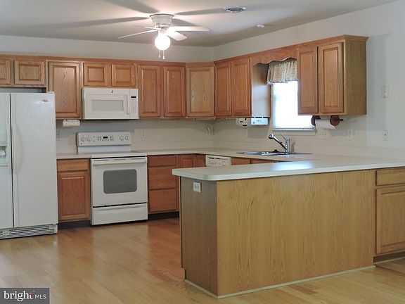 3rd image of 370 Winding Oak Dr