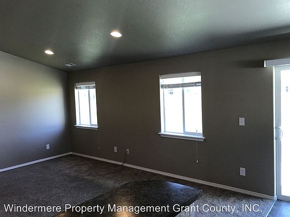 3rd image of 1404 E Egeland Dr