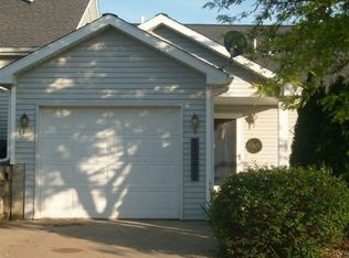 2304 Bos Landen Dr APT 1, Pella, IA 50219
