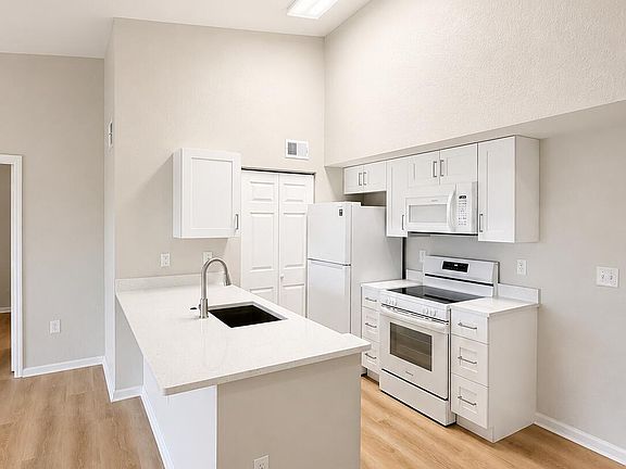 5th image of 141 SW Palm Dr APT 306