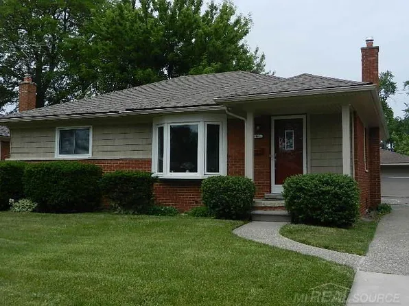 21001 Erben St, Saint Clair Shores, MI 48081