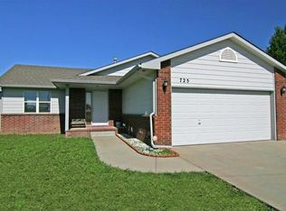 725 S Dexter Ave, Valley Center, KS 67147