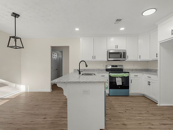 5th image of 51 Misty Forest Dr