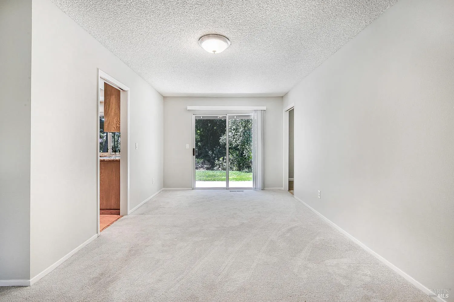 6487 Meadowridge Court - Photo 10