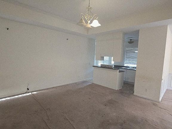 4th image of 471 Lombardi Ct