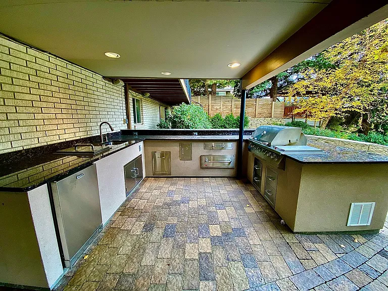 306 E Curling Dr — Photo 5