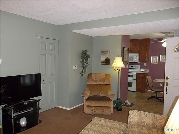 5th image of 3714 Lakepointe Dr