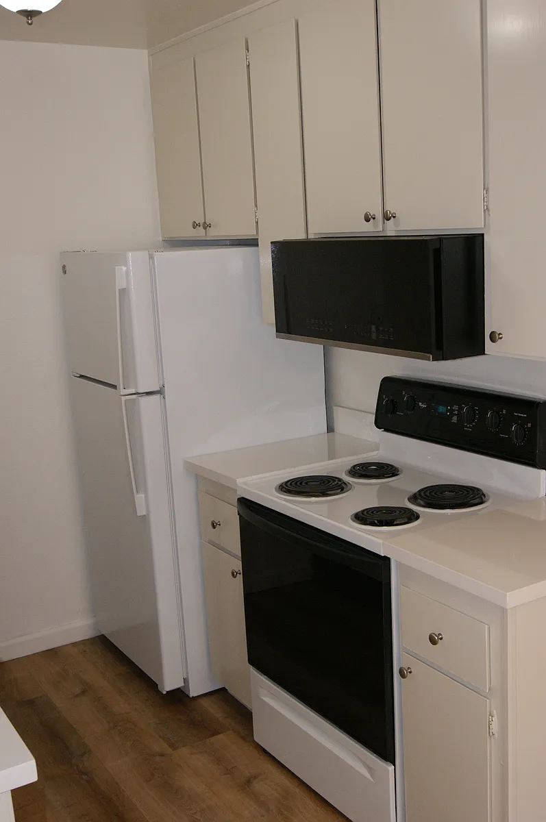 Building Photo - 175 Sierra Dr #202
