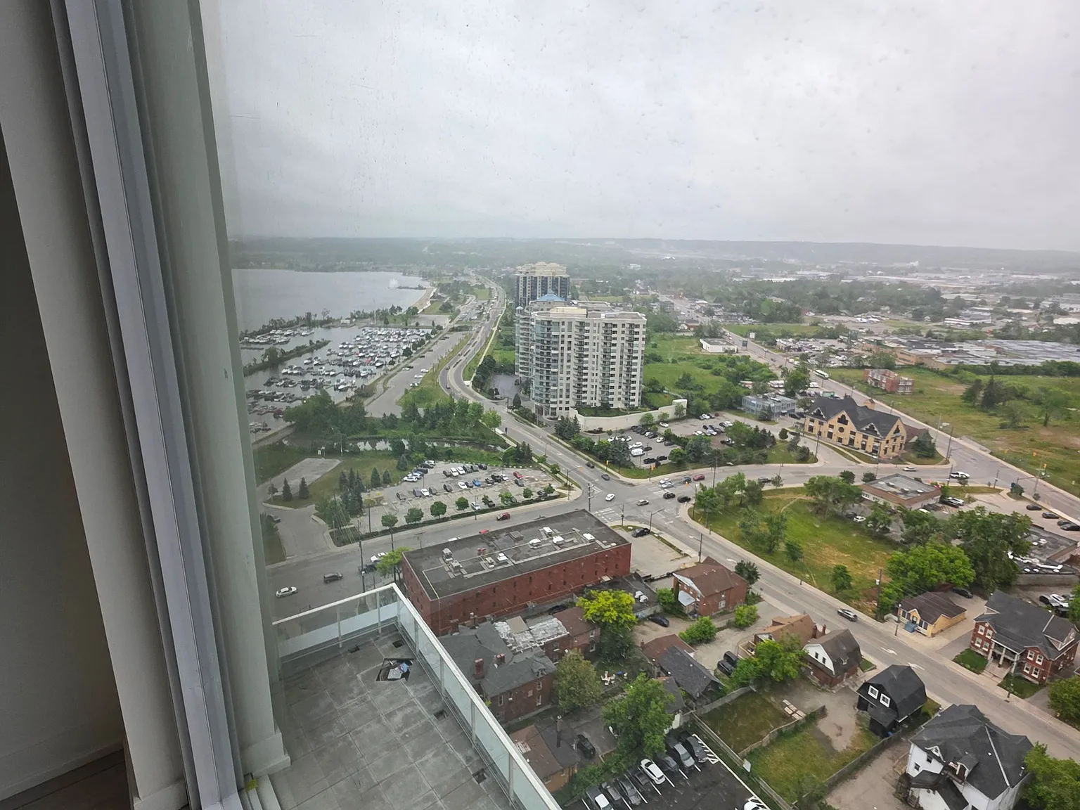 Debut Condo — Photo 2
