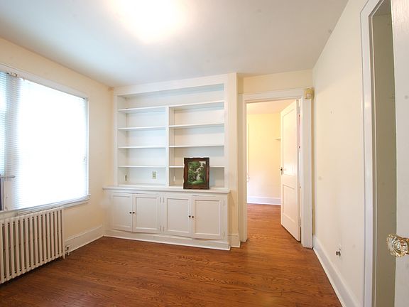 5th image of 310 North Broadway