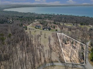 8067 Broken Rdg E, Harbor Springs, MI 49740