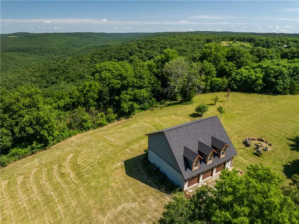 10022 W Devils Den Rd, Winslow, AR 72959