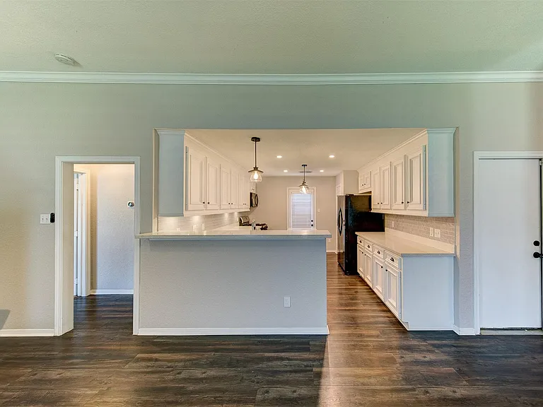 402 Live Oak Ln — Photo 11