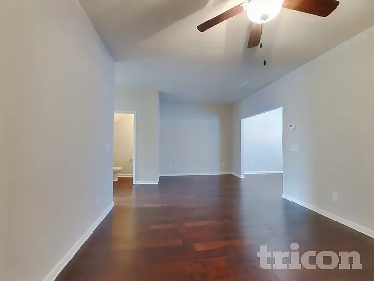 202 Ashmere Ct — Photo 2