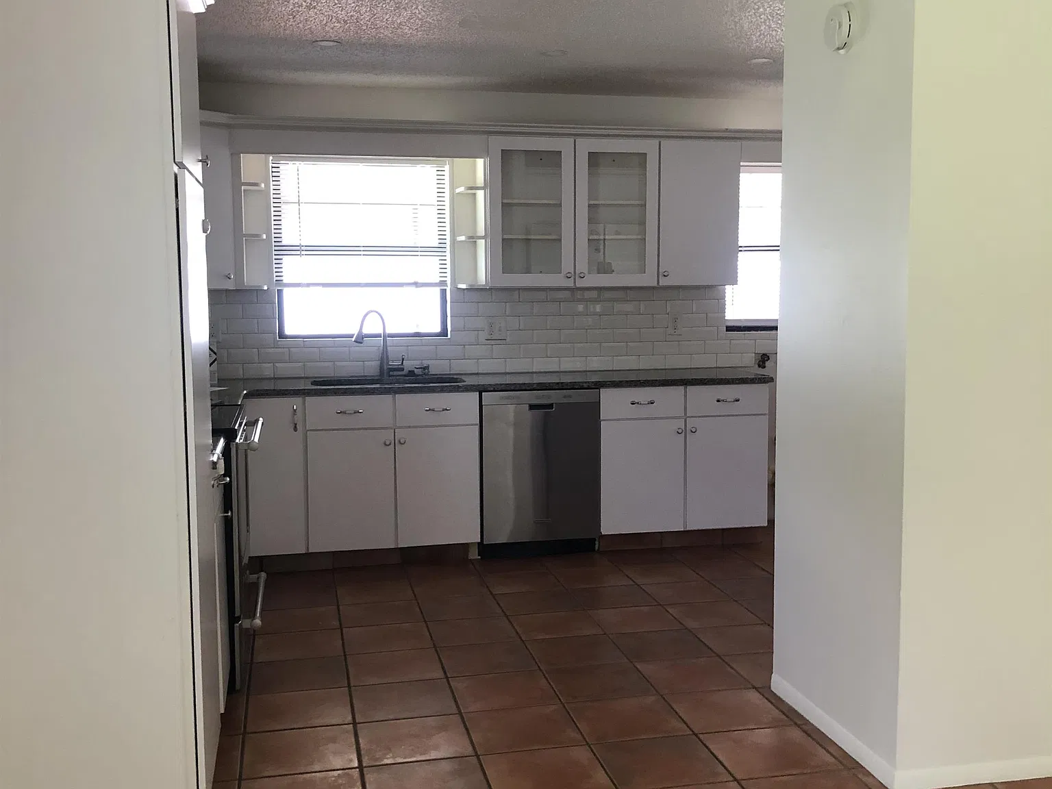 2046 Sea Avenue - 1 — Photo 2
