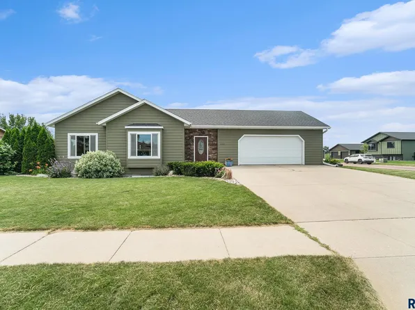 1161 N West Ave, Madison, SD 57042