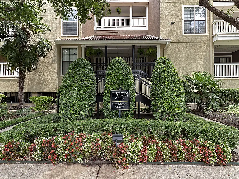 Lincoln Court — Photo 23