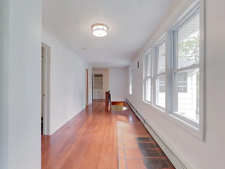 2355 Shepard Ave — Photo 16
