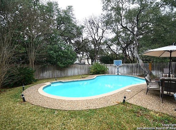 2nd image of 2127 Mollys Way Dr