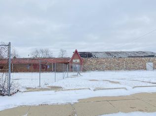 111 Woodview Dr, Elgin, IL 60120