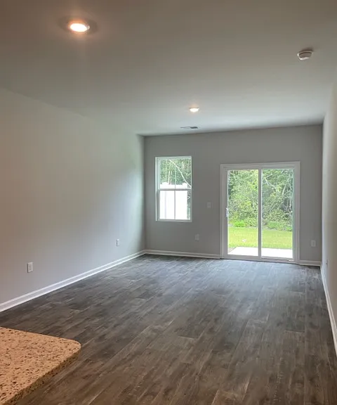 129 Hoffman Park Dr — Photo 10