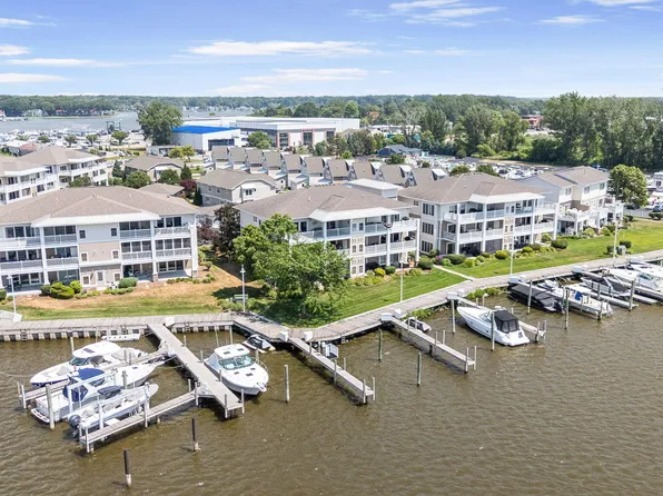 930 W Savidge St Unit 20, Spring Lake, MI 49456