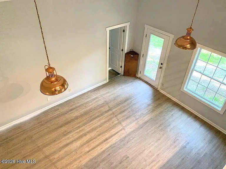 219 Charter Dr — Photo 2