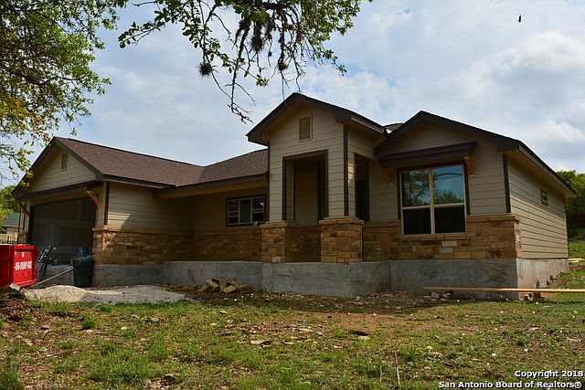 1st image of 610 Lazy Oaks Dr