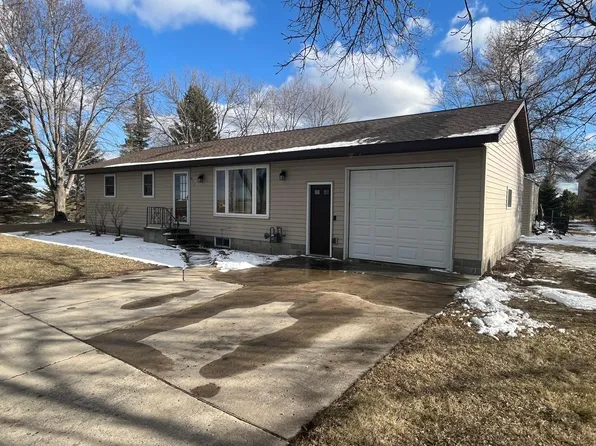 817 Dupont Ave NE, Renville, MN 56284