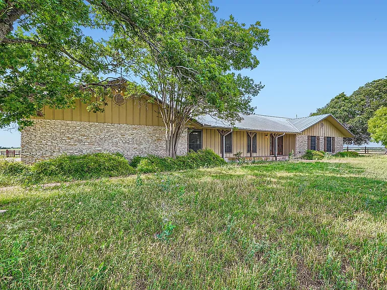 1850 County Road 105 — Photo 5