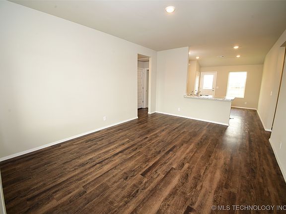 4th image of 3004 S 12th Pl S