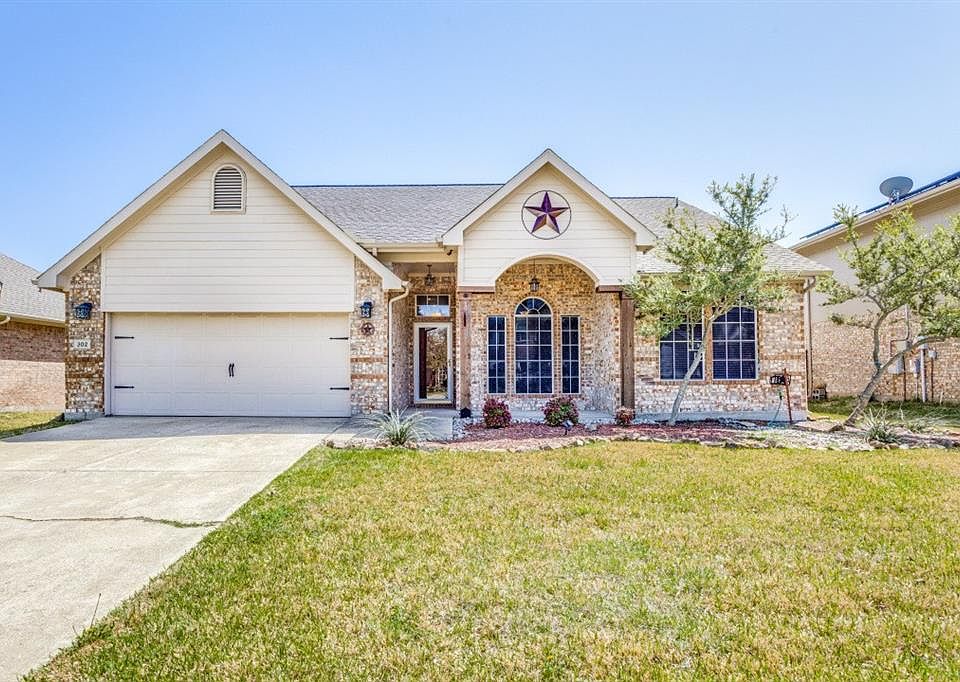 1st image of 302 Autumn Breeze Dr