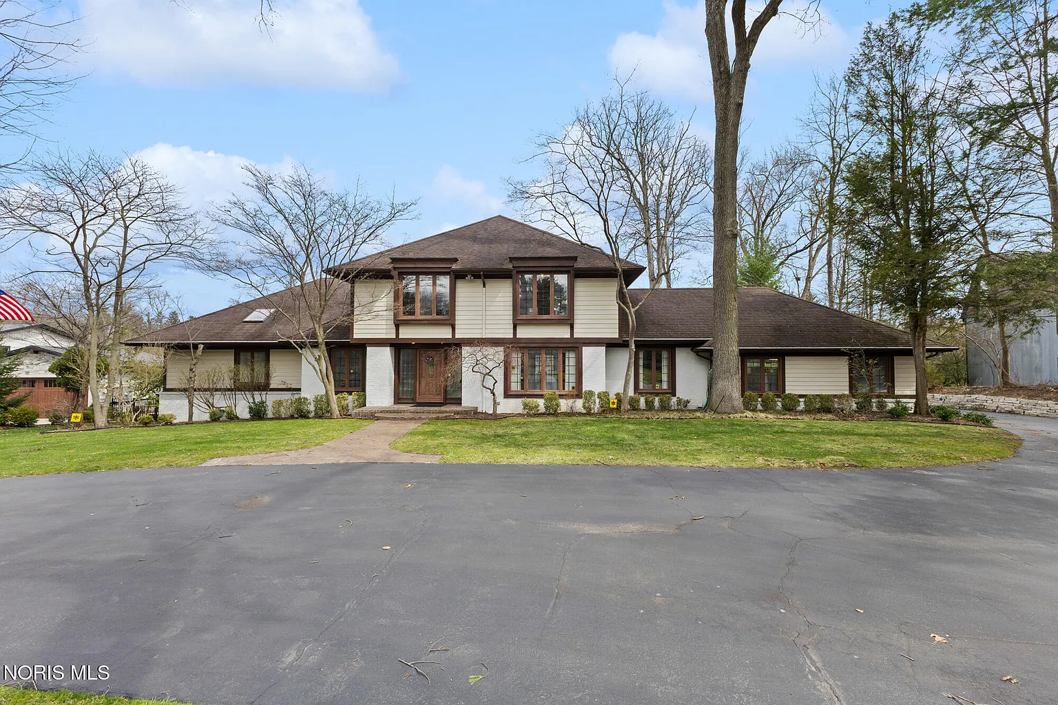 4634 Northbrook Dr photo 1