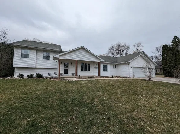 1101 S Oakwood Rd, Oshkosh, WI 54904