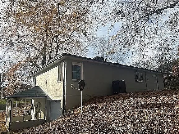 317 Wrenn Dr — Photo 3