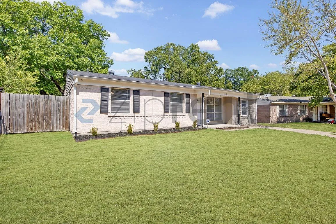 4 bed, 2.5 bath, 1320 sqft, $2,100 — Photo 1