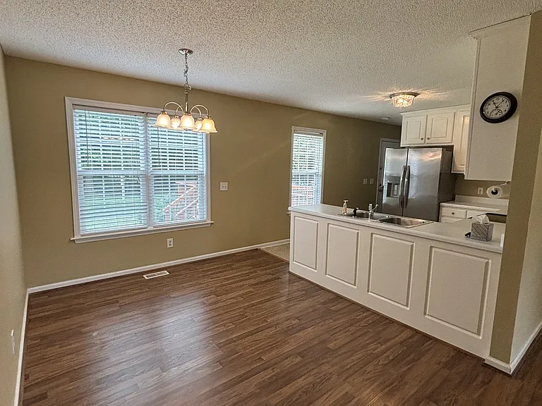 60 Stratford Dr — Photo 22