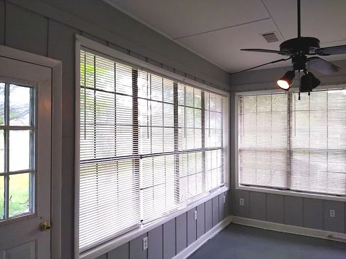 3 bed, 1.0 bath, 1100 sqft, $1,548 — Photo 2