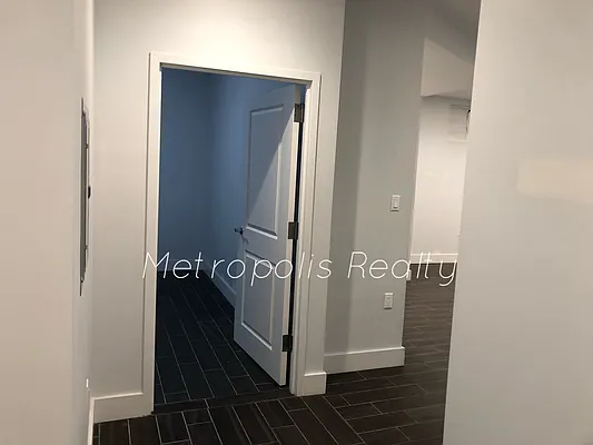 Rented by Metropolis International Realty Inc. | media 4