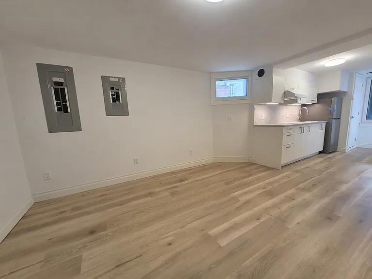 102 Donlands Ave #LOWER — Photo 13