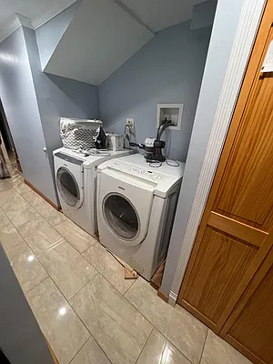 Rented by Halvatzis Realty | media 61