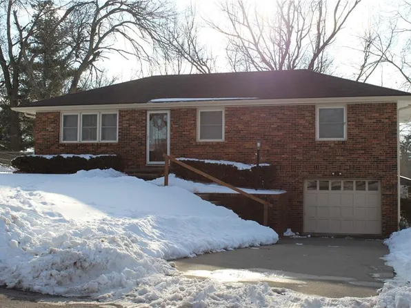 20 N Carriage Dr, Saint Joseph, MO 64506
