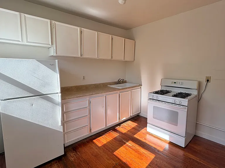 2703 E Union St #F — Photo 7