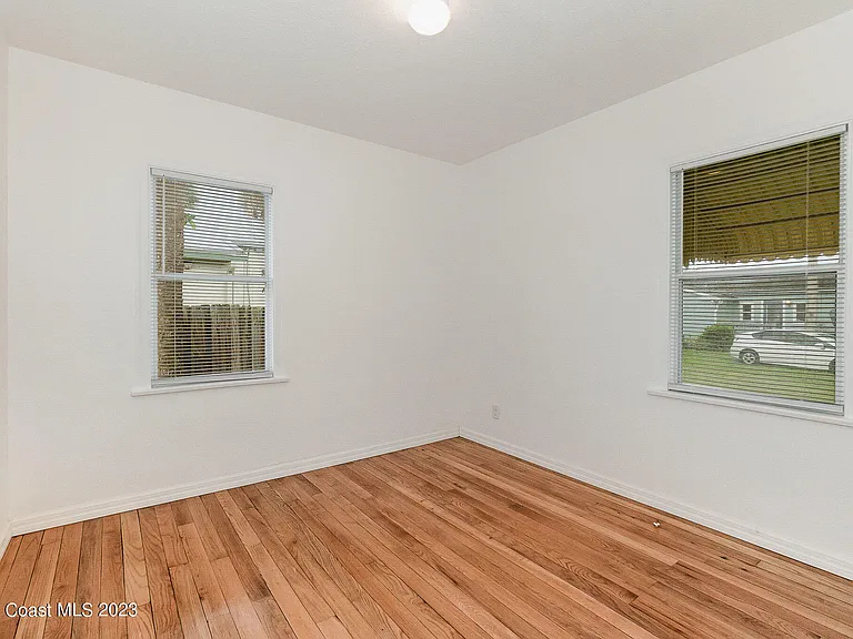 533 E Lincoln Ave — Photo 16