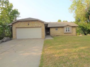 1042 W Spruce St, Junction City, KS 66441