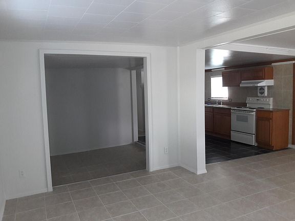 2nd image of 603 51st Avenue Dr W