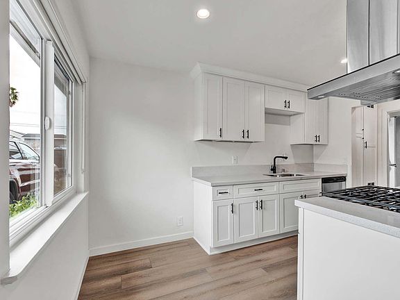 4th image of 2033 S Harbor Blvd #666